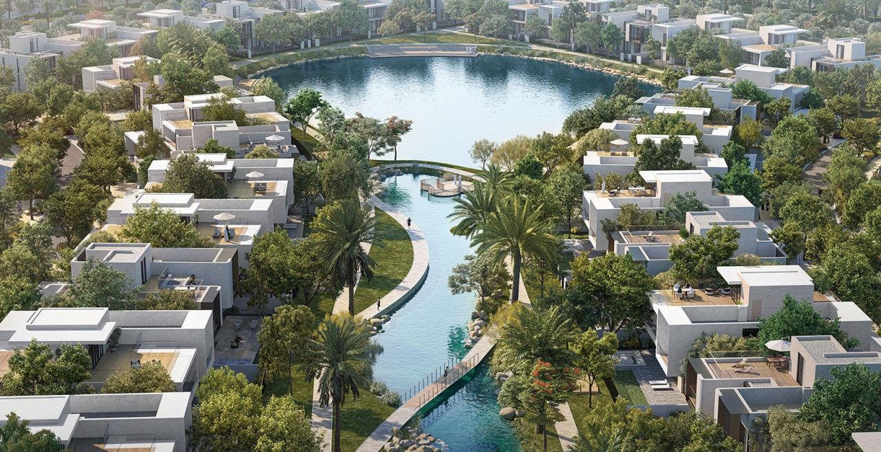 Dubai Hills Estate villas around landscaped waterways